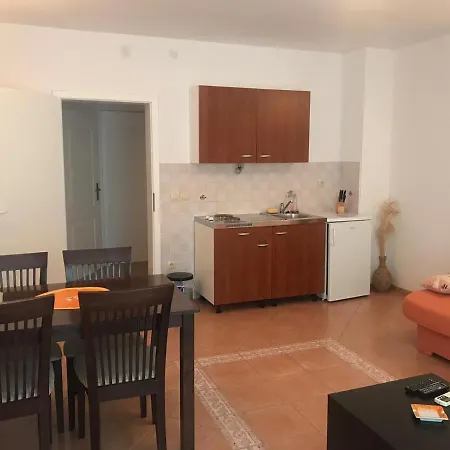 Semafor Apartman *